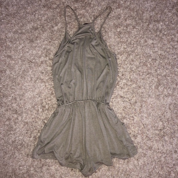 brandy melville romper - Picture 3 of 3